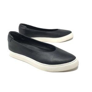Pointed Toe Black & White J Slides